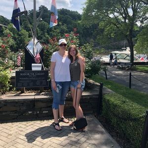 Meet your Posher, Carly